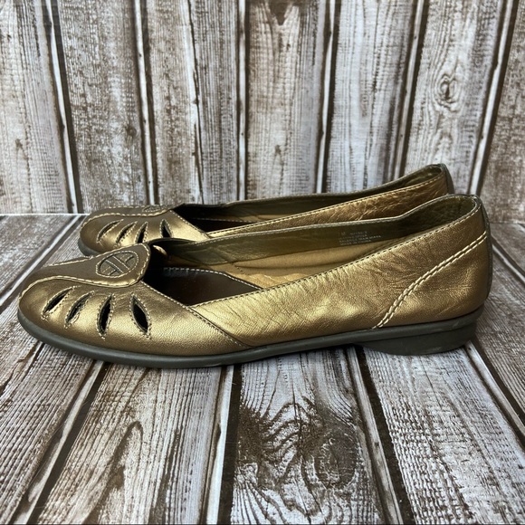 Whats What by Aerosoles gold leather flats 7 - Picture 4 of 11
